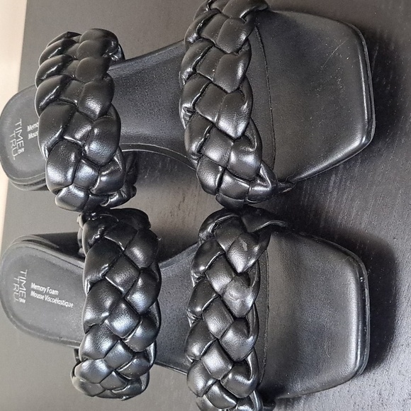 Sandals Time and Tru Women's Black Braided Slip on Heeled Memory Foam Size 9 - Picture 5 of 11